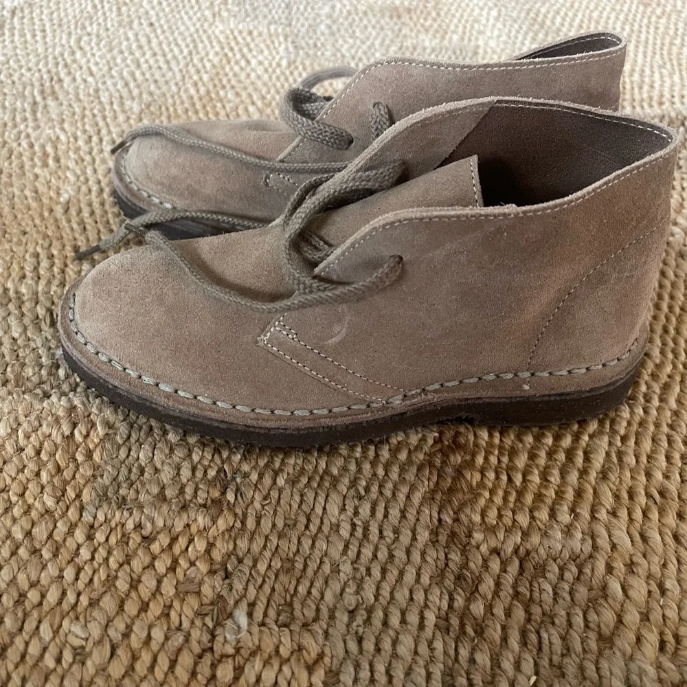 Boys winter shoe! J Crew kids suede MacAllister Boot. Camel. Size 1